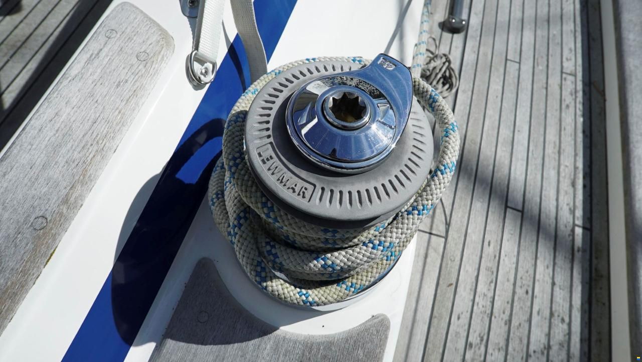 Hallberg-Rassy 37