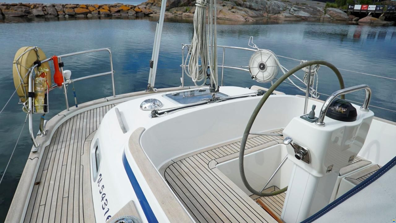 Hallberg-Rassy 37