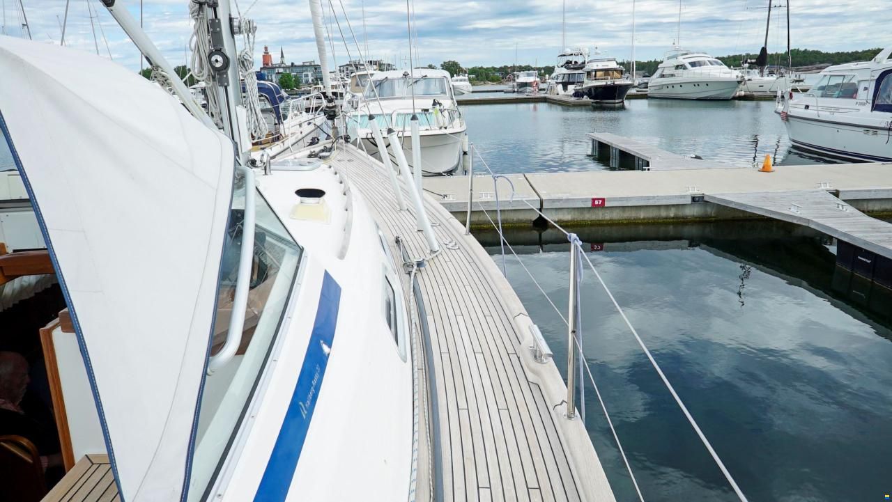 Hallberg-Rassy 37