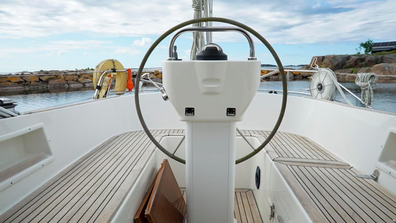 Hallberg-Rassy 37