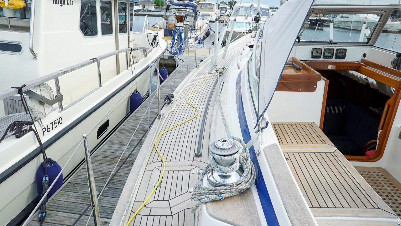 Hallberg-Rassy 37