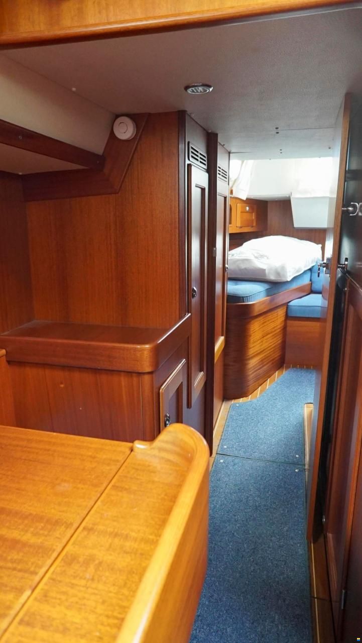Hallberg-Rassy 37