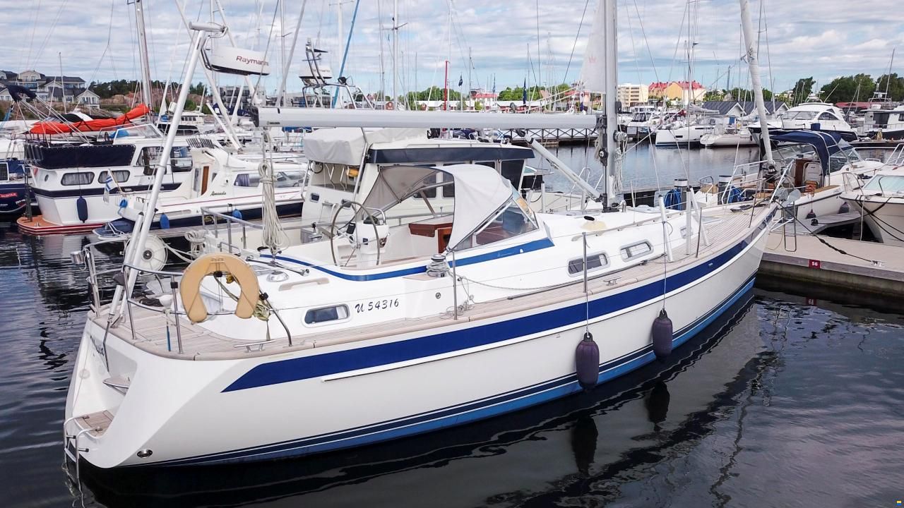 Hallberg-Rassy 37