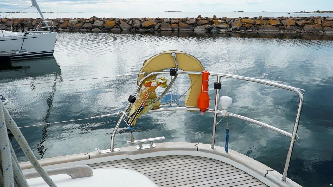 Hallberg-Rassy 37
