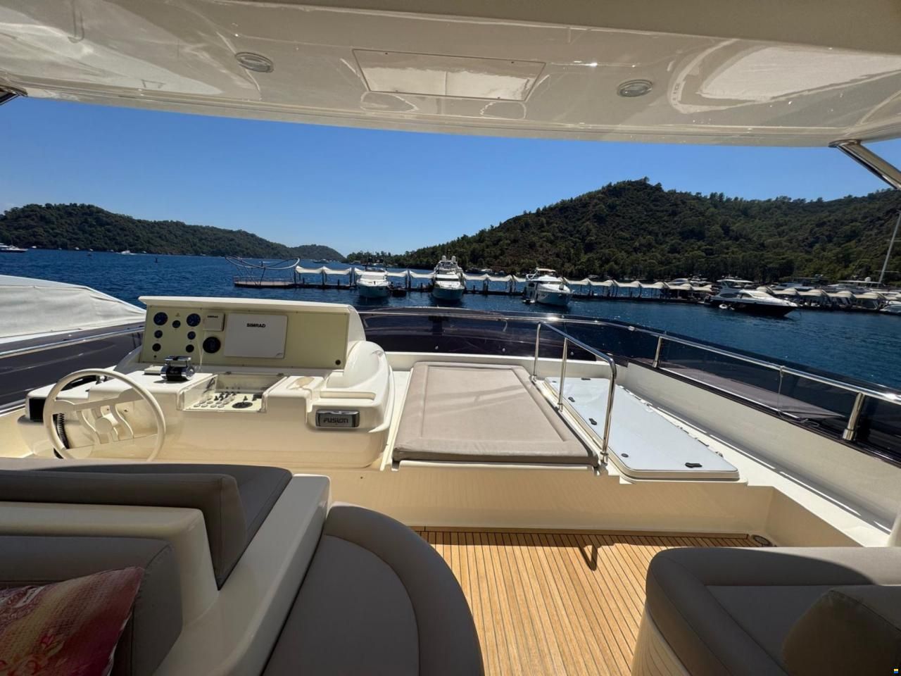 Ferretti 800