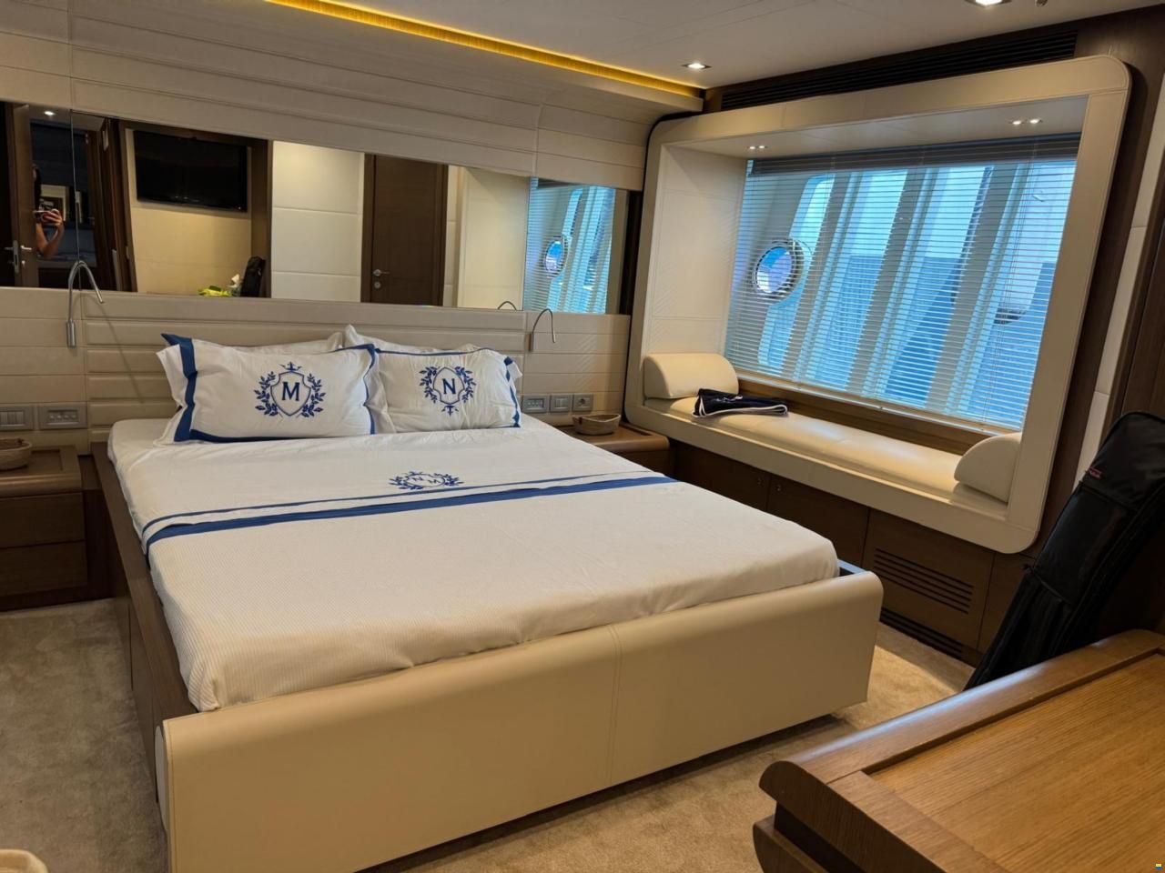 Ferretti 800
