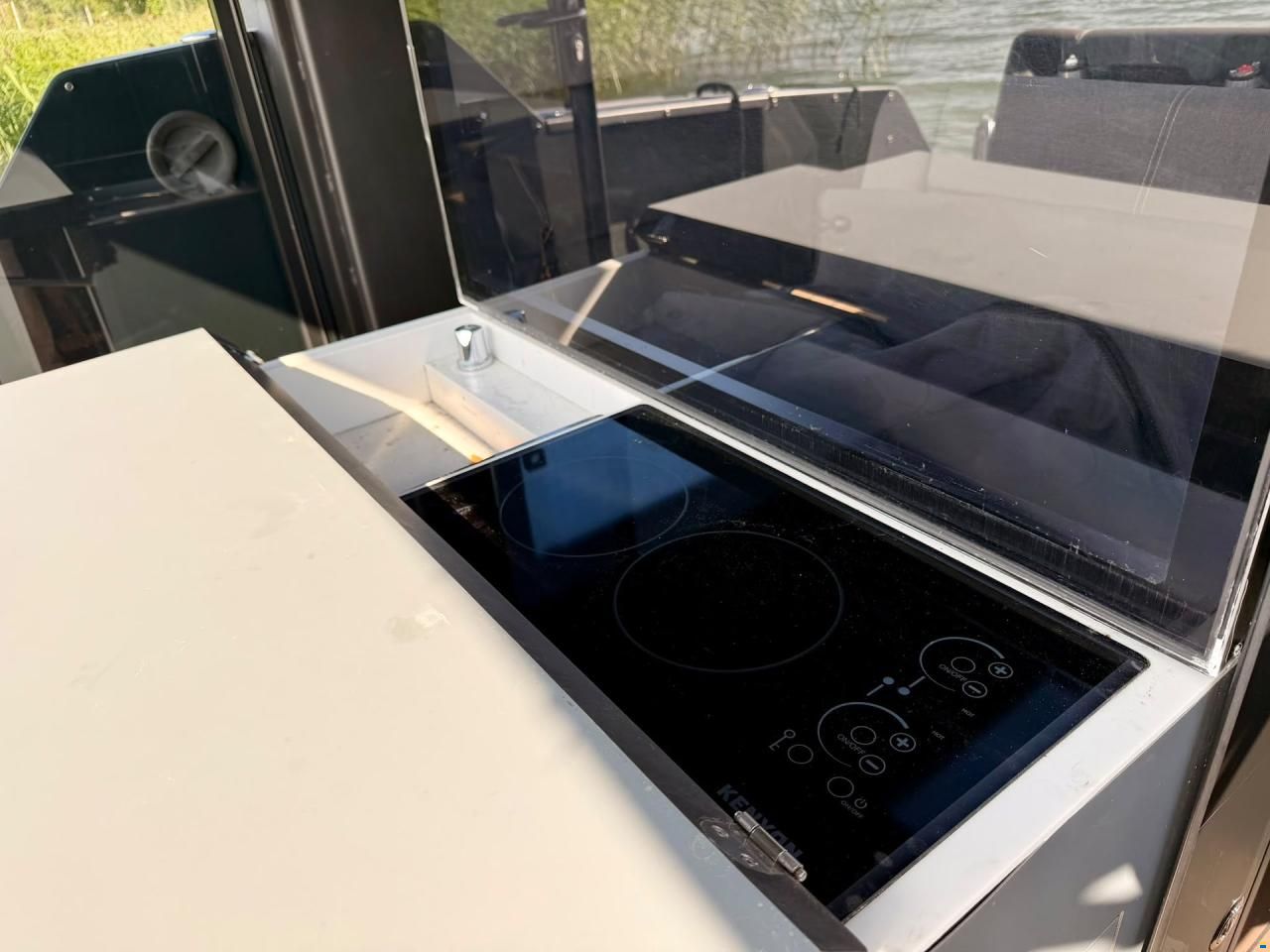 XO Boats EXPLORER