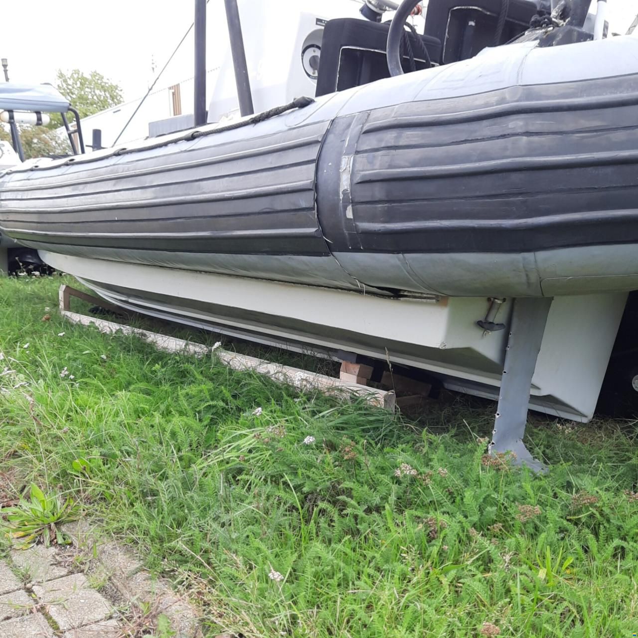 RHIB 700