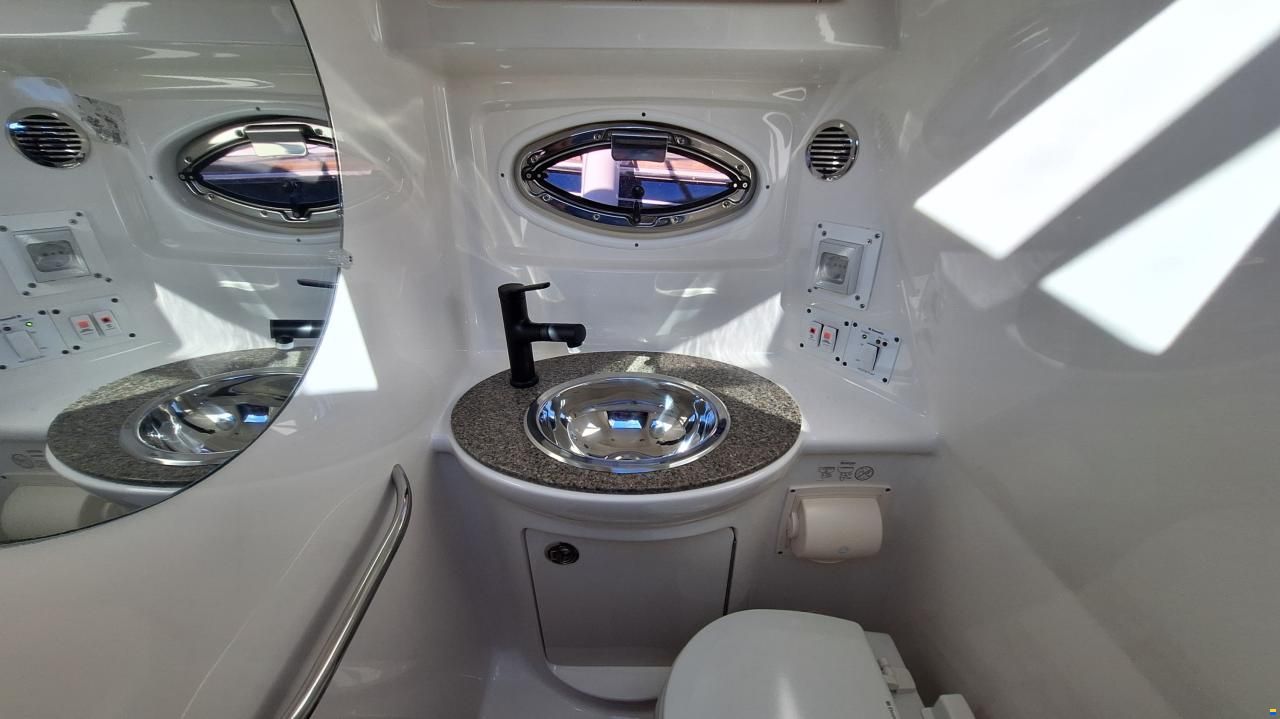 Chaparral Signature 270