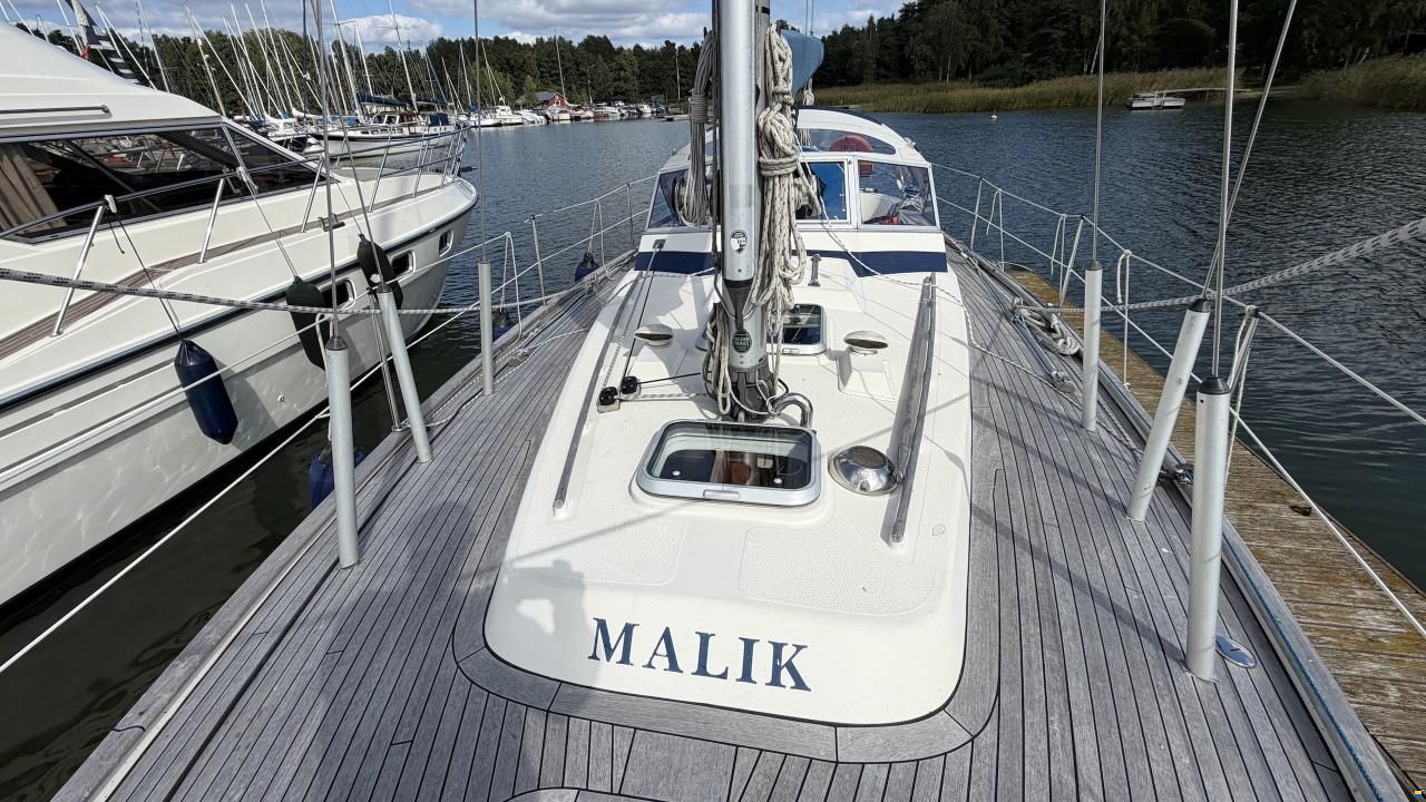 Hallberg-Rassy 352