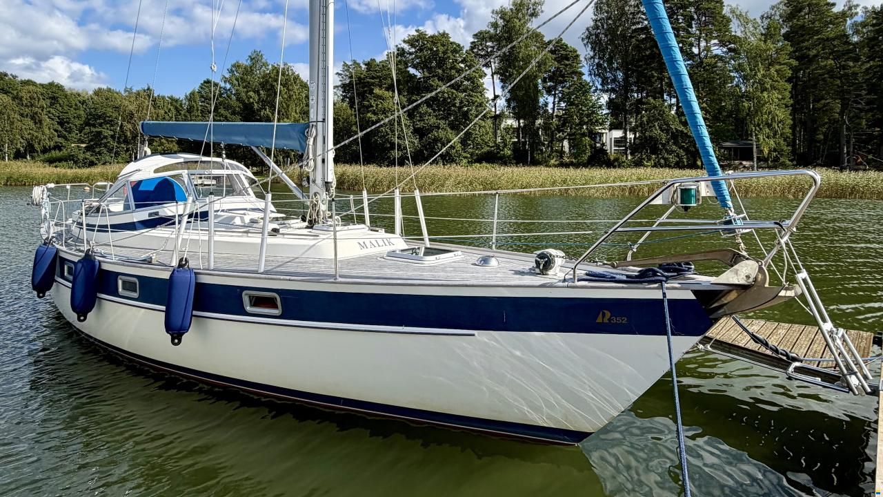 Hallberg-Rassy 352