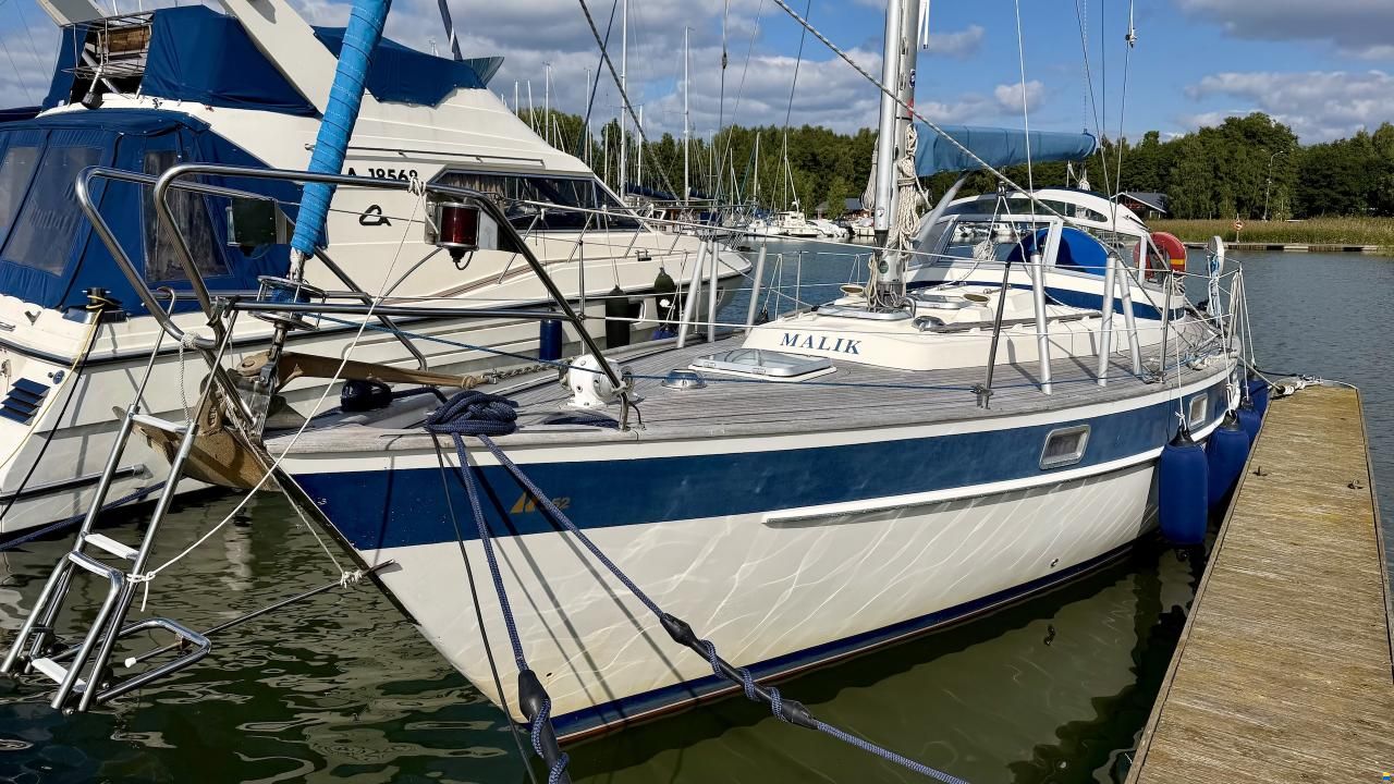 Hallberg-Rassy 352