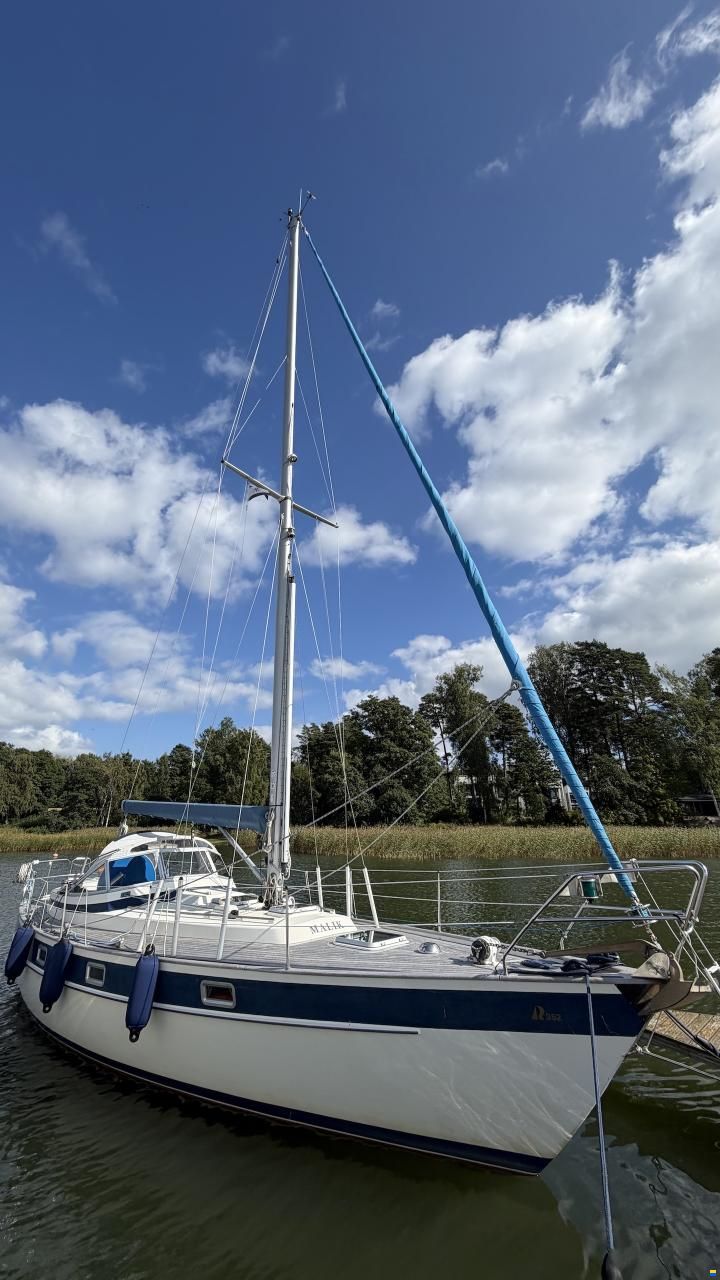 Hallberg-Rassy 352