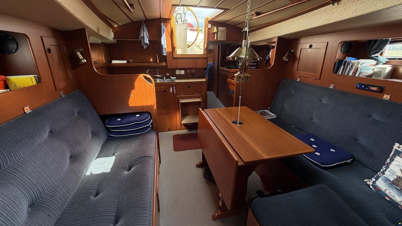 Hallberg-Rassy 352