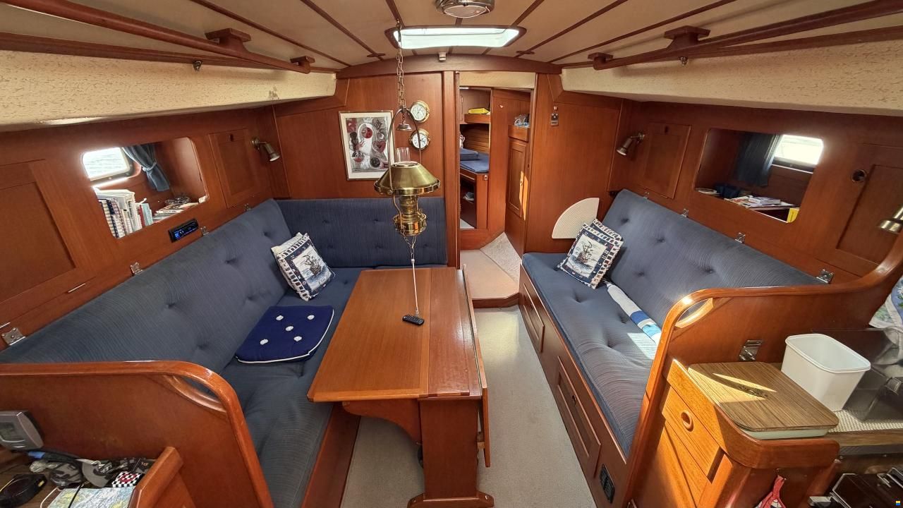 Hallberg-Rassy 352