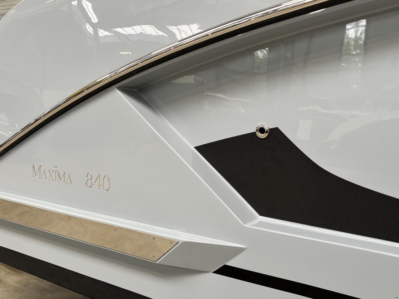 Maxima 840 Tender