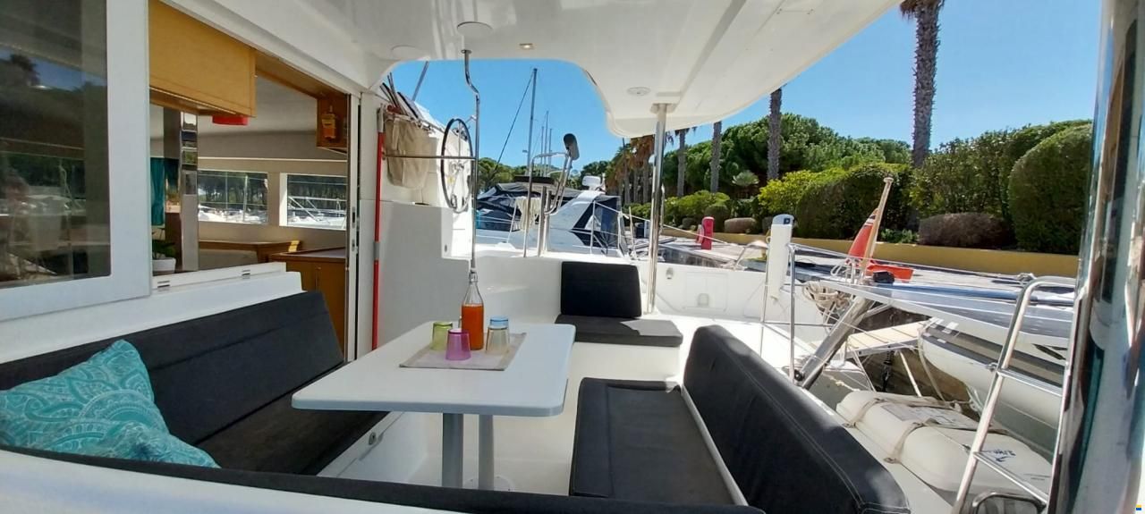 Lagoon 39