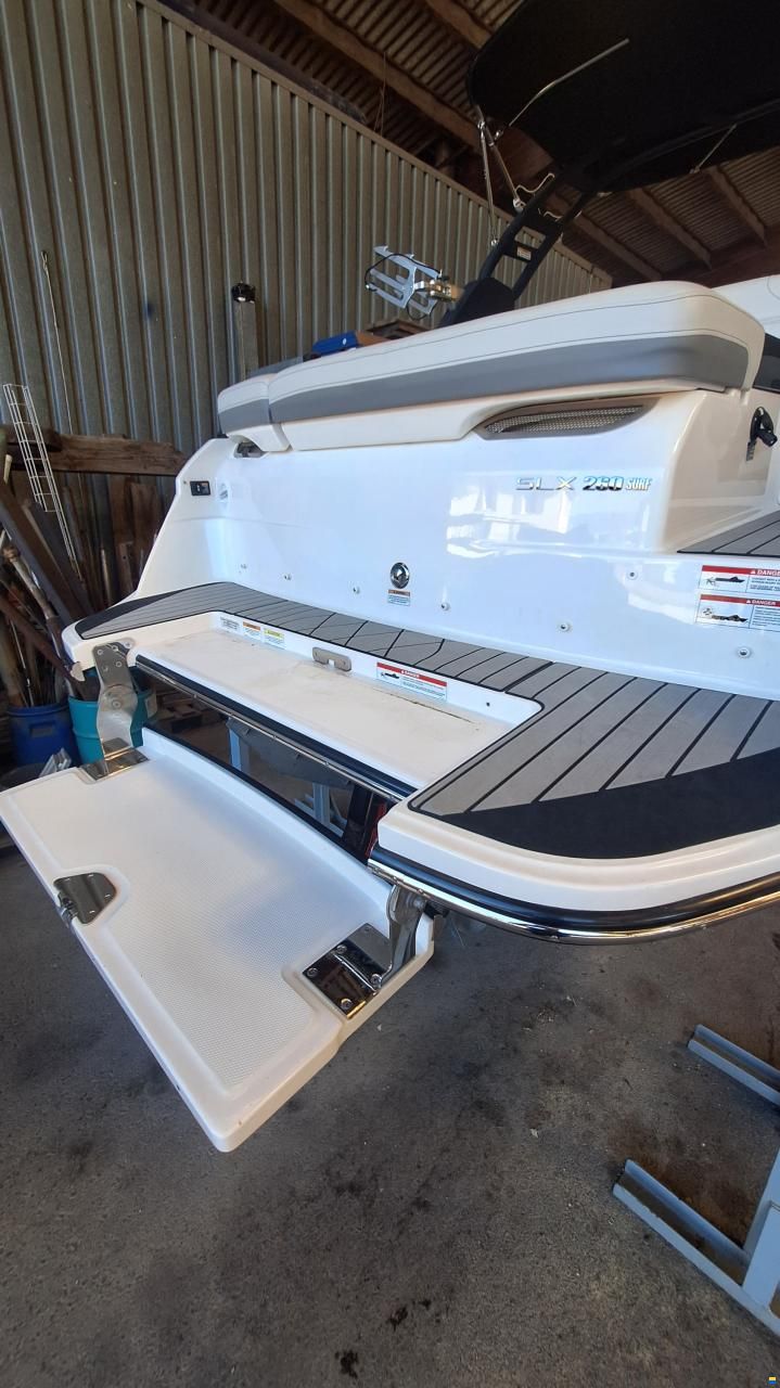 Sea Ray SLX 260 Surf