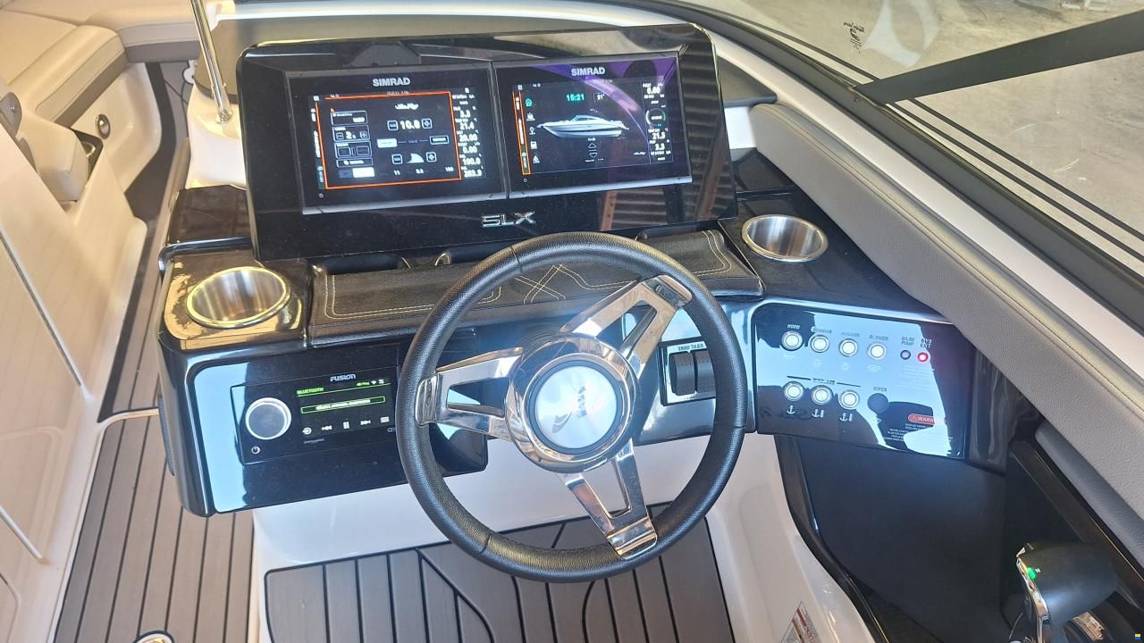 Sea Ray SLX 260 Surf