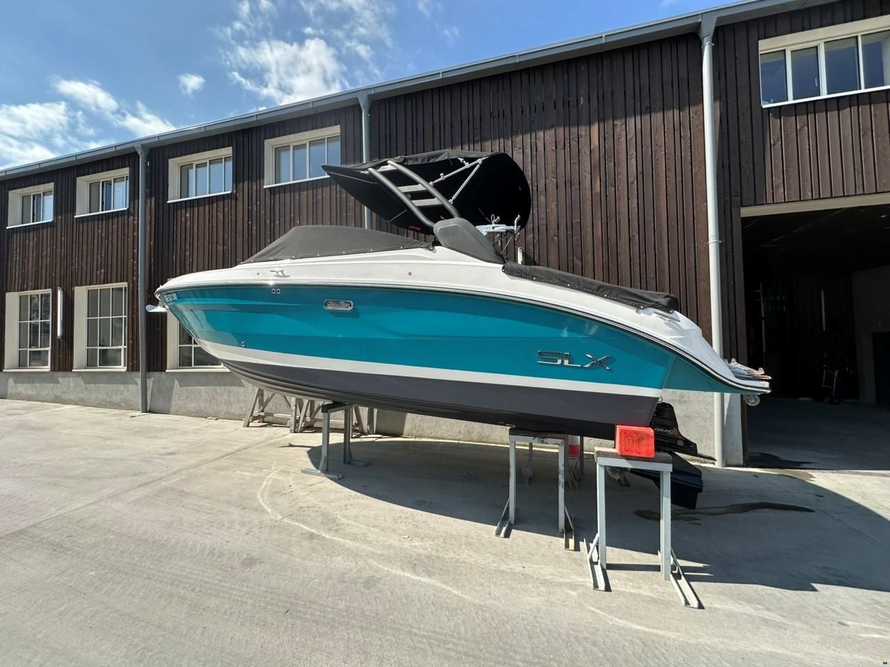 Sea Ray SLX 260 Surf