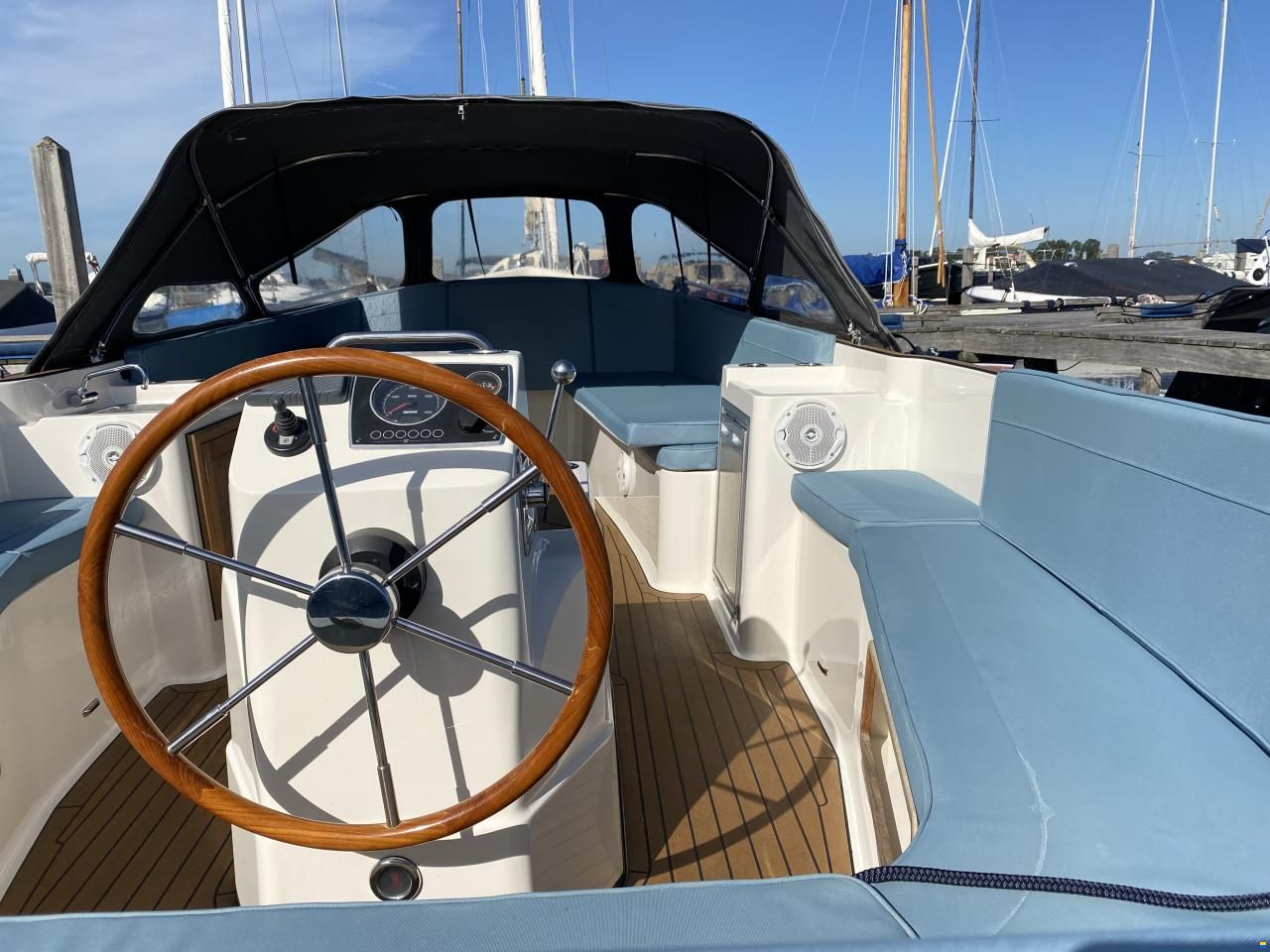 Interboat Intender 820