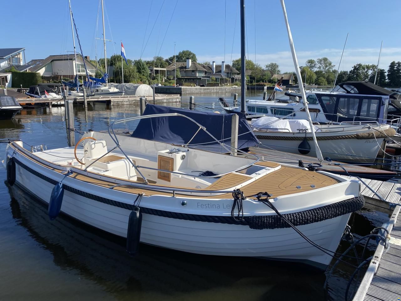 Interboat Intender 820