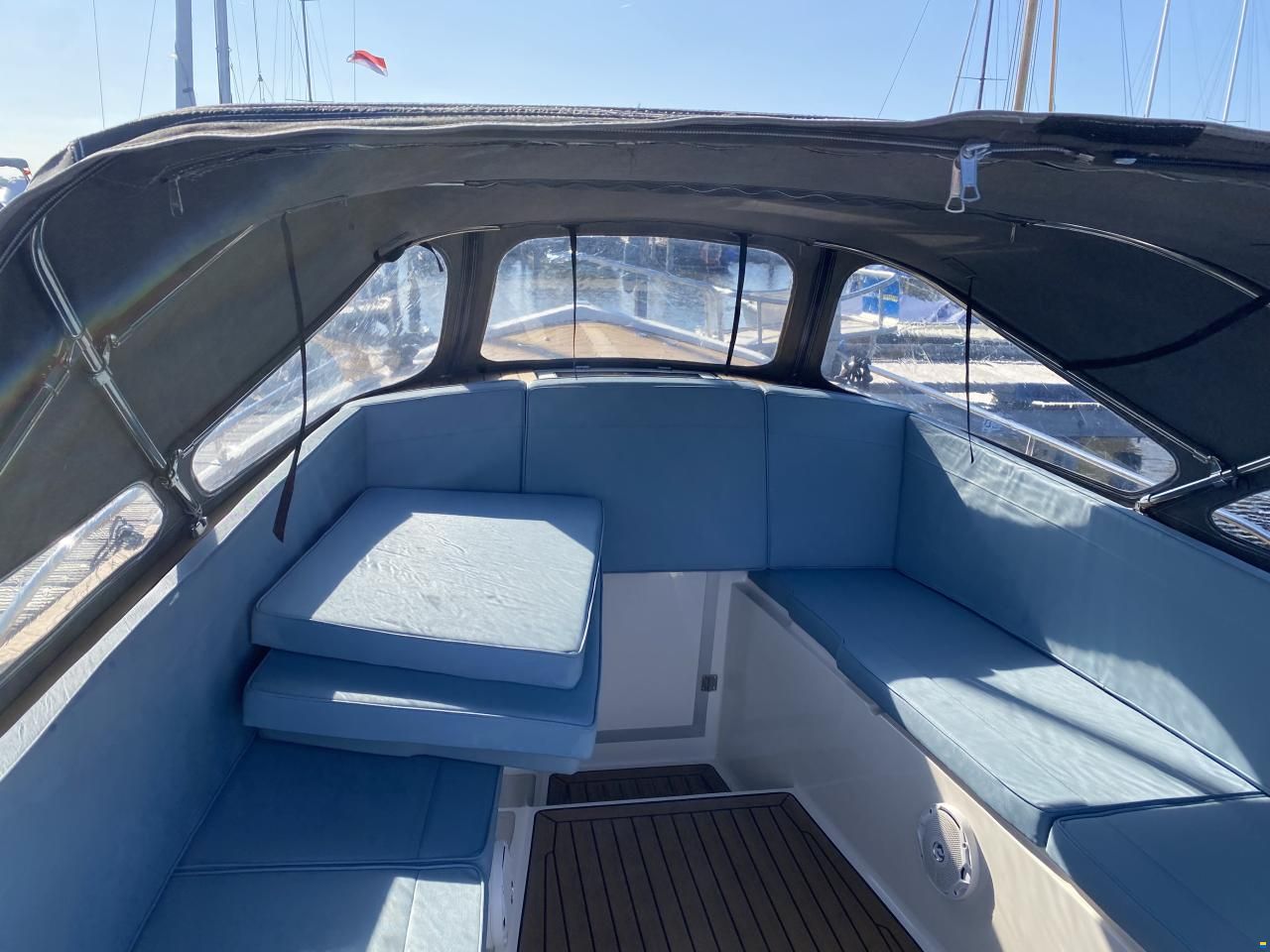 Interboat Intender 820