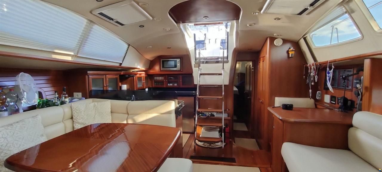 Hunter 50 Centercockpit