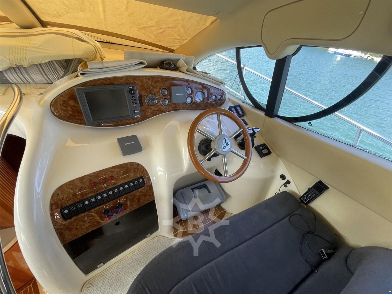 Azimut 42