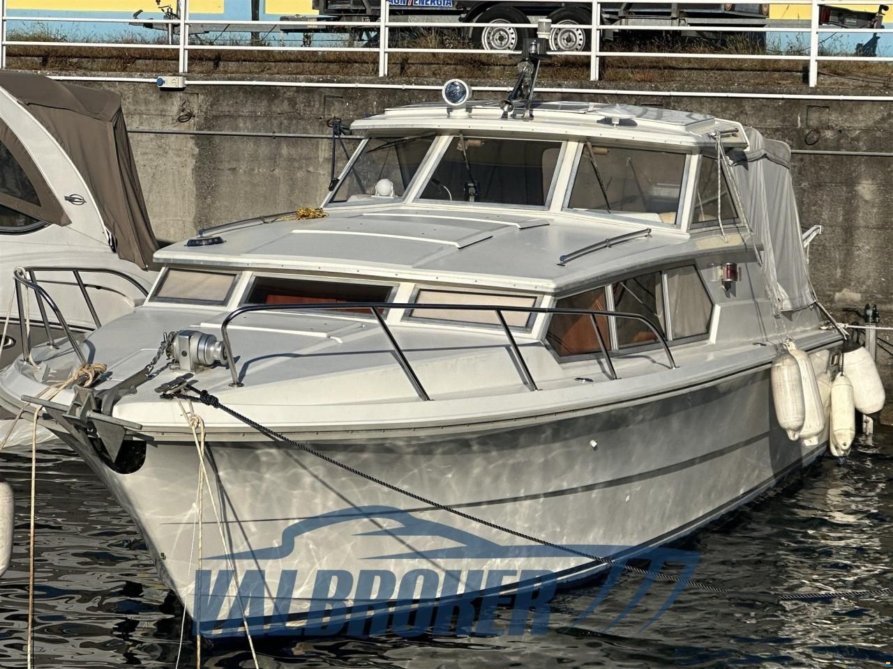 Fjord 32 cabin