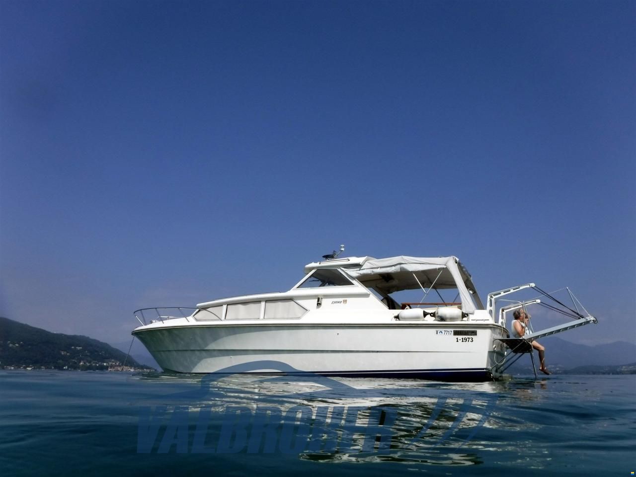 Fjord 32 cabin