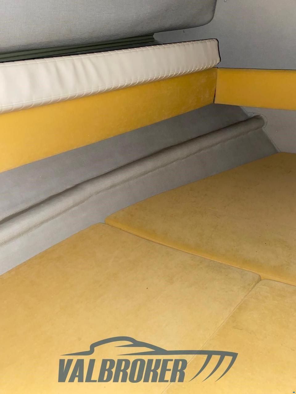 Fjord 32 cabin