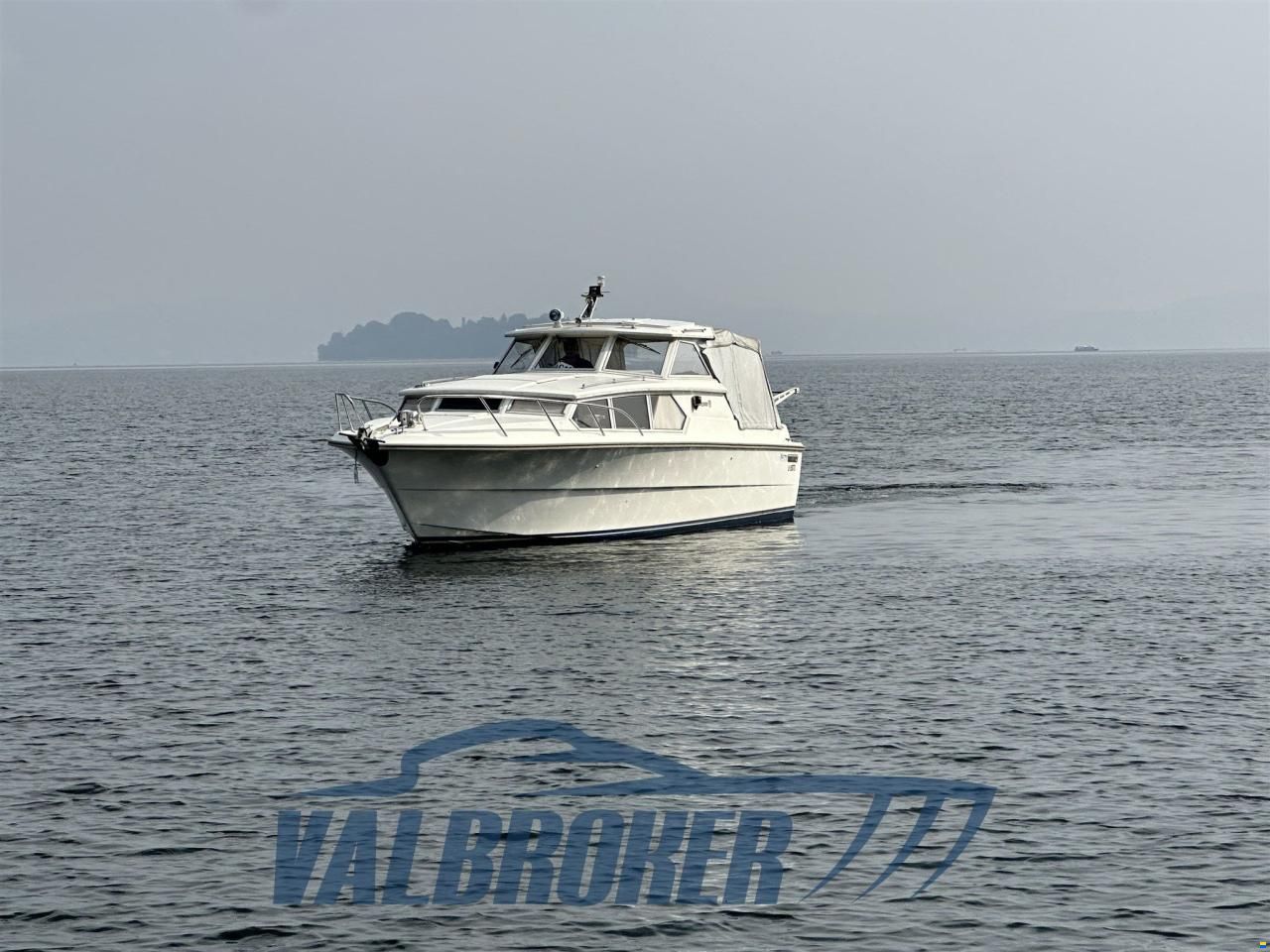 Fjord 32 cabin