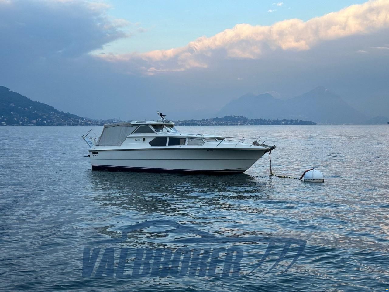 Fjord 32 cabin