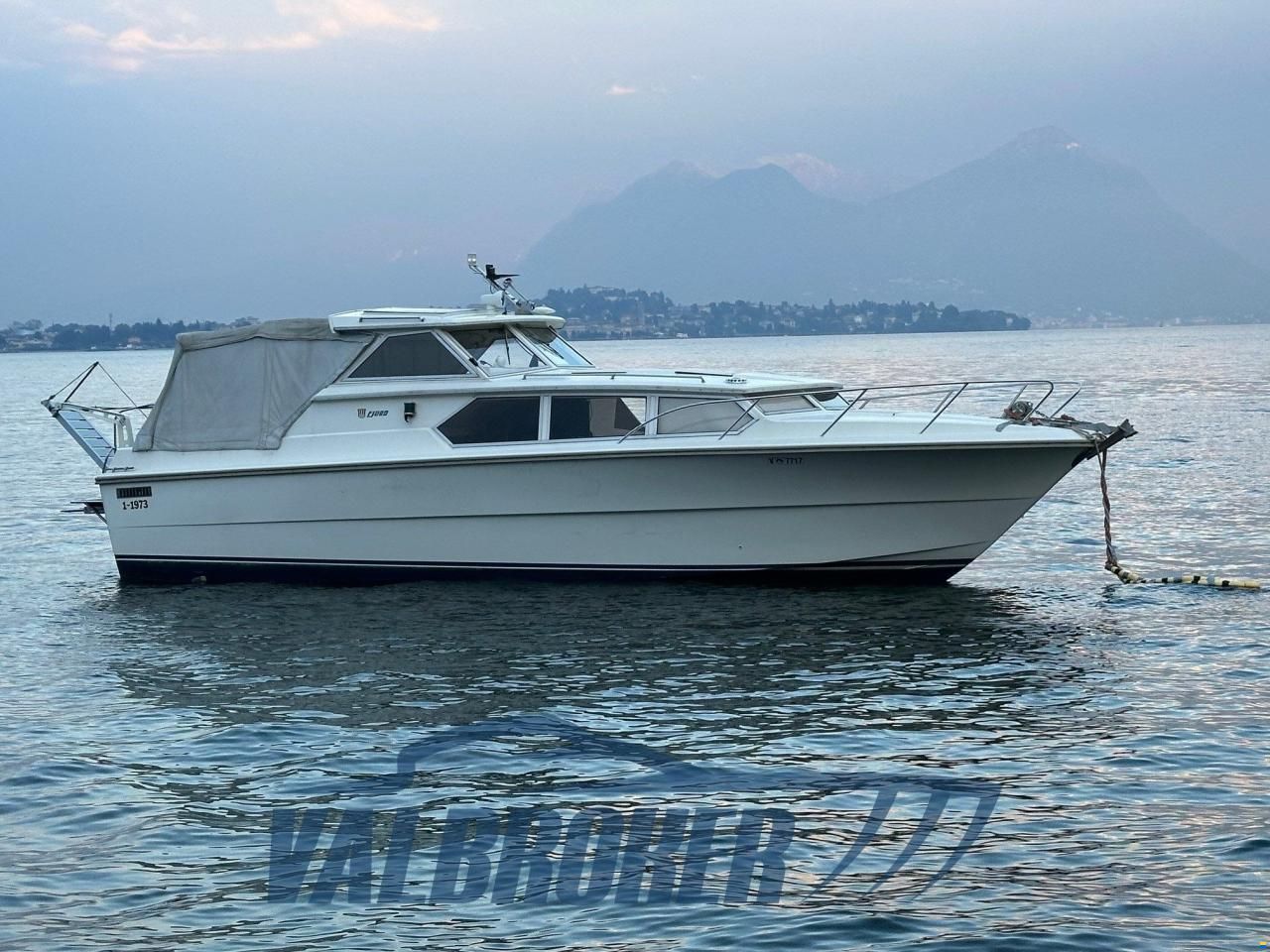 Fjord 32 cabin