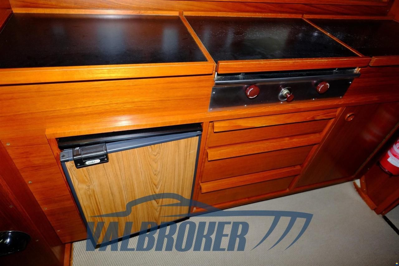 Fjord 32 cabin