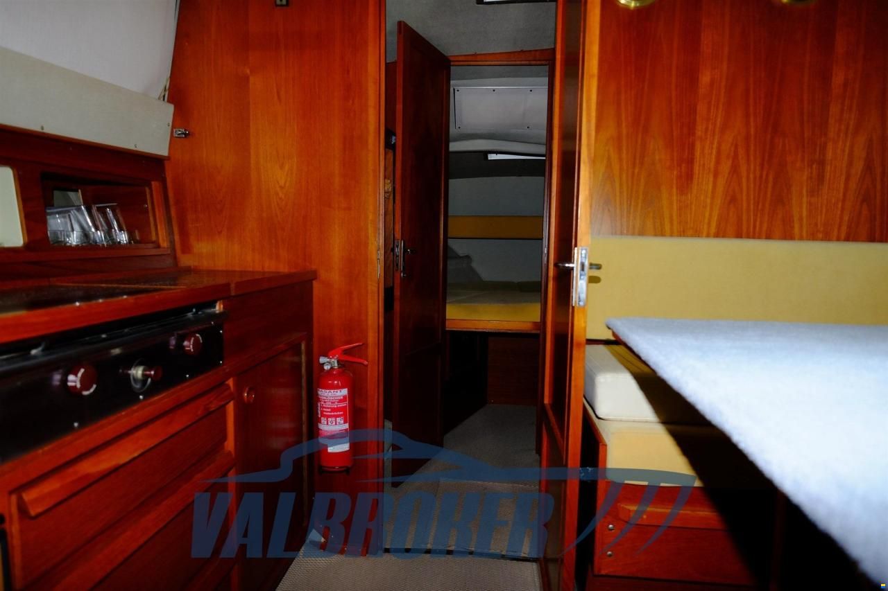 Fjord 32 cabin