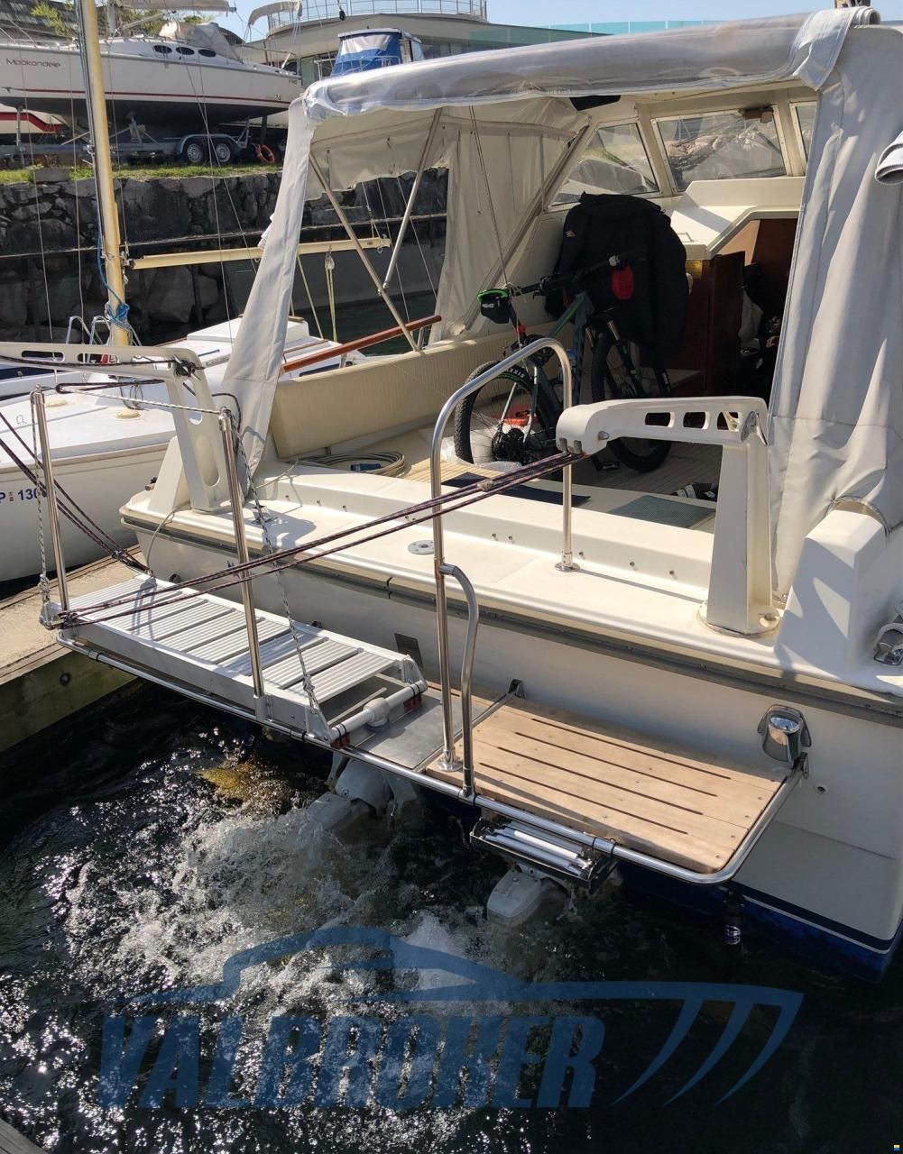 Fjord 32 cabin