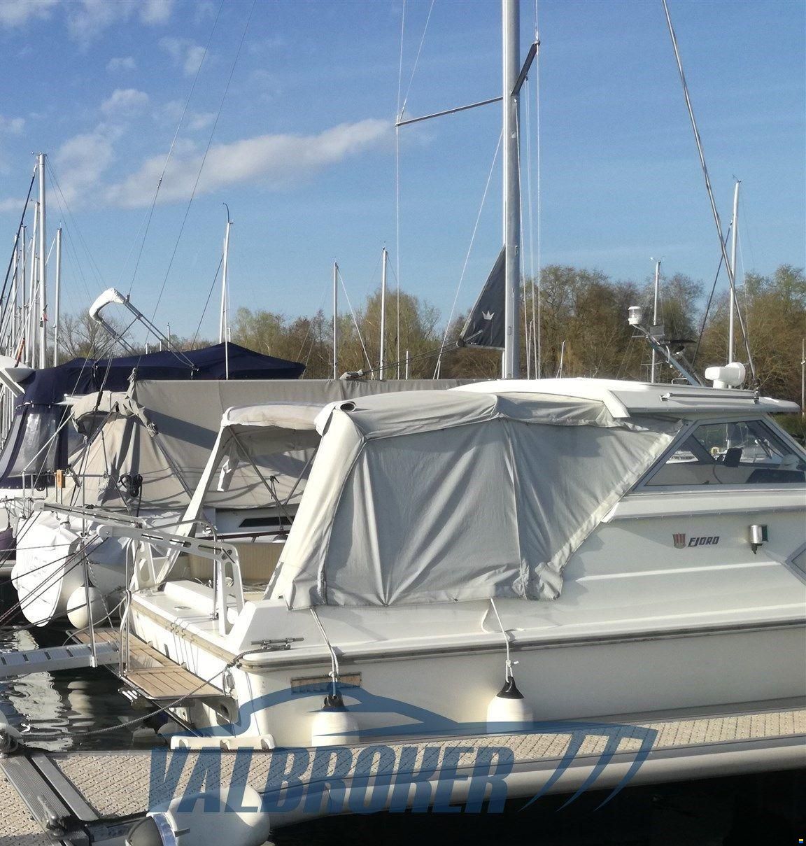 Fjord 32 cabin