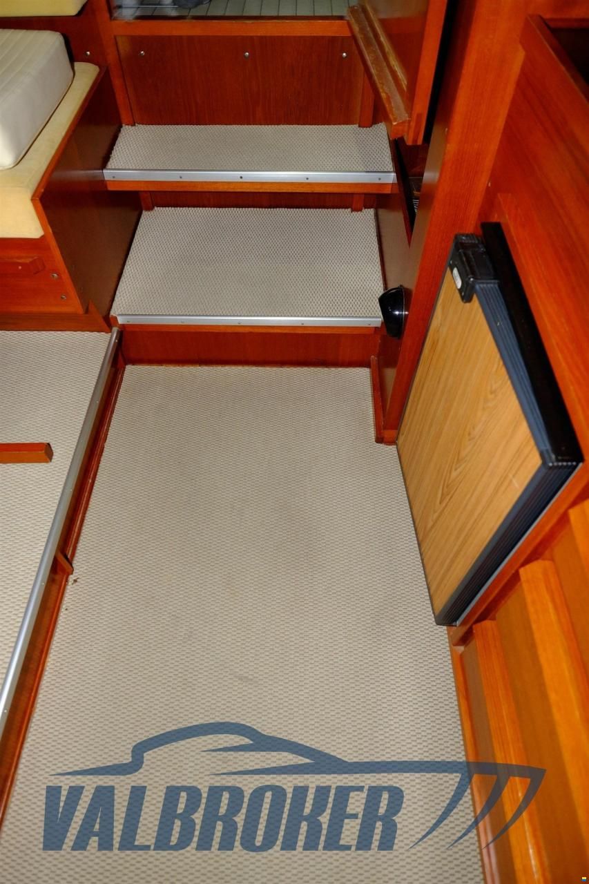 Fjord 32 cabin