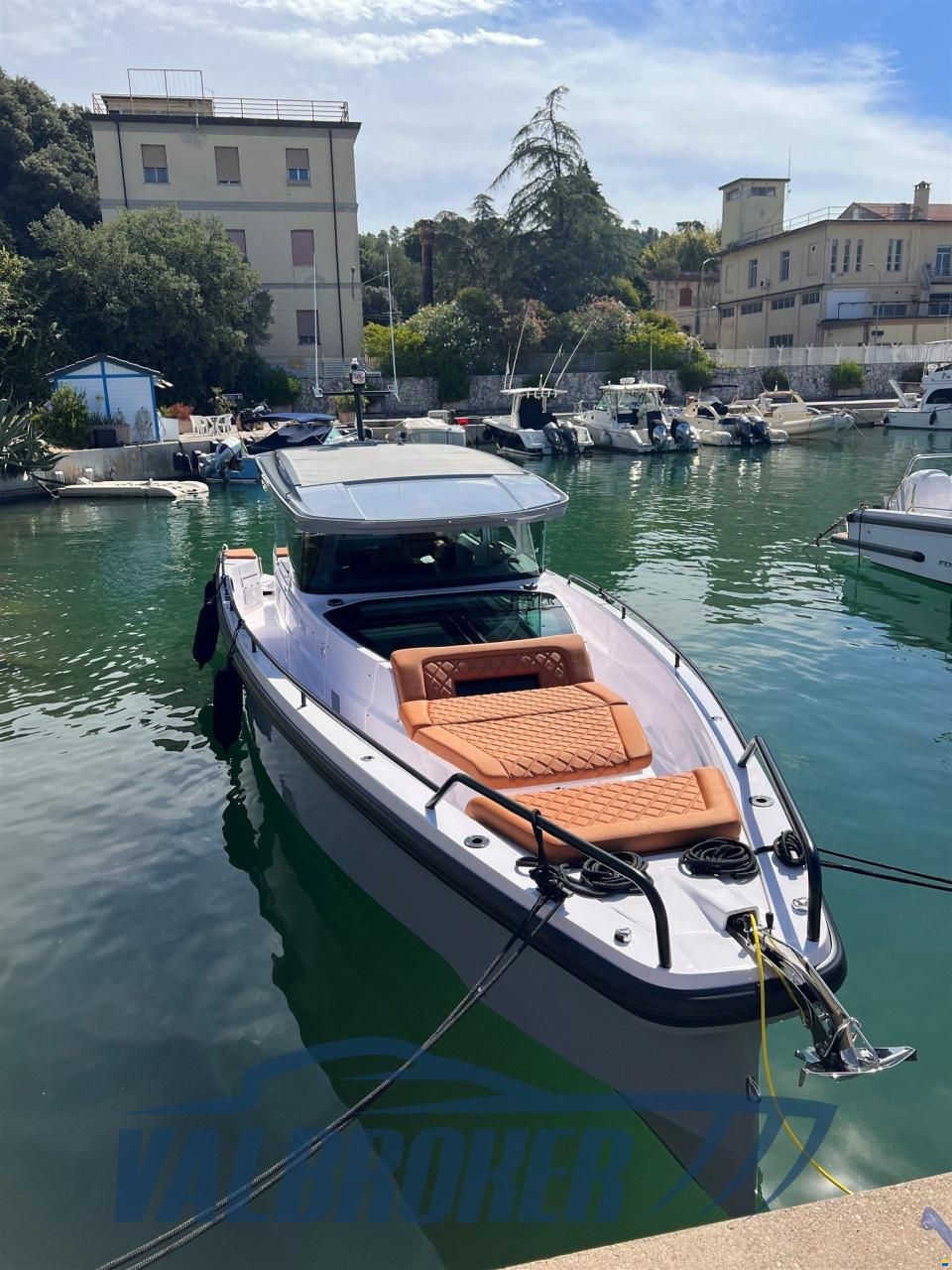 Axopar 37 XC Cross Cabin