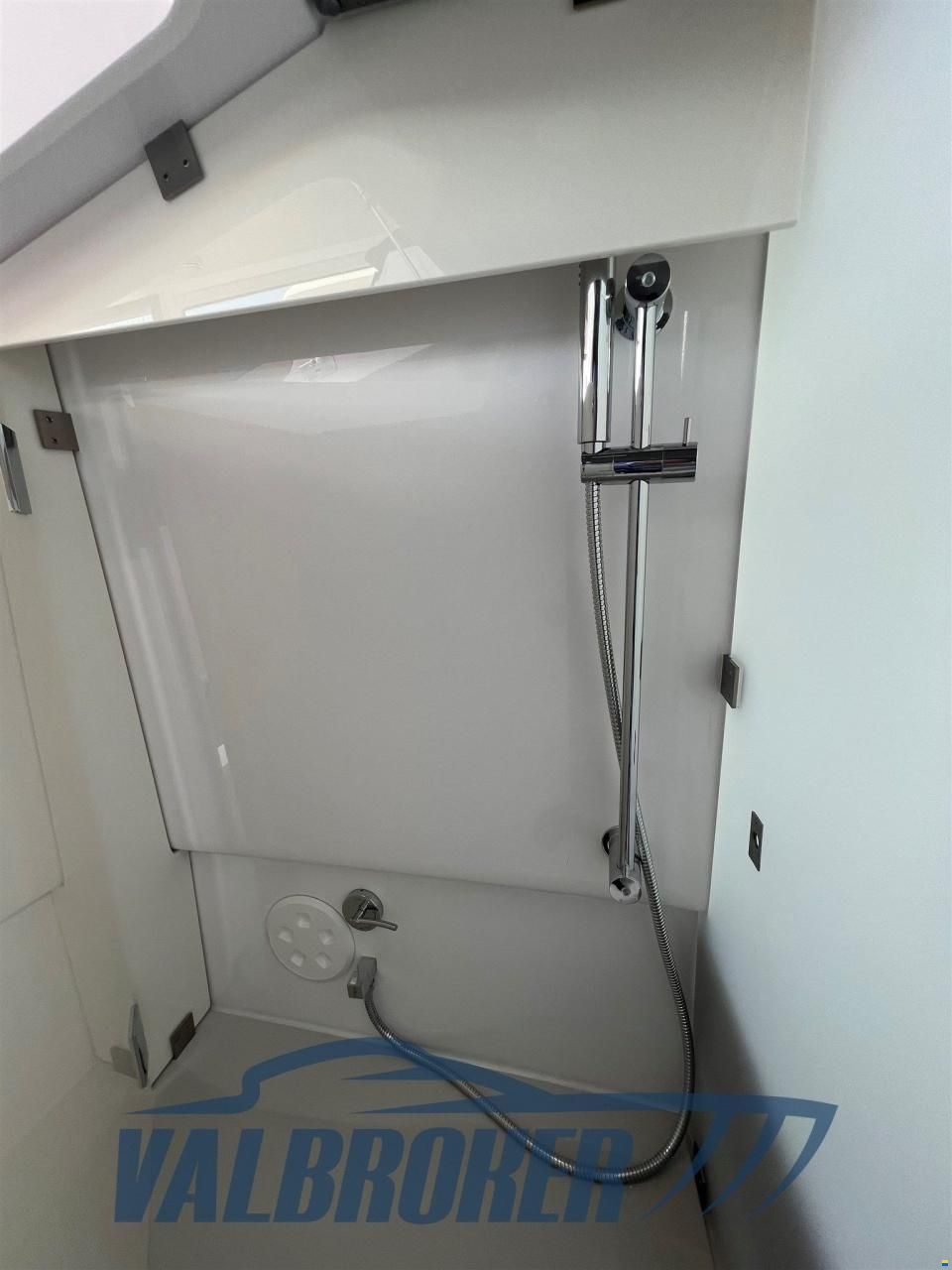 Axopar 37 XC Cross Cabin