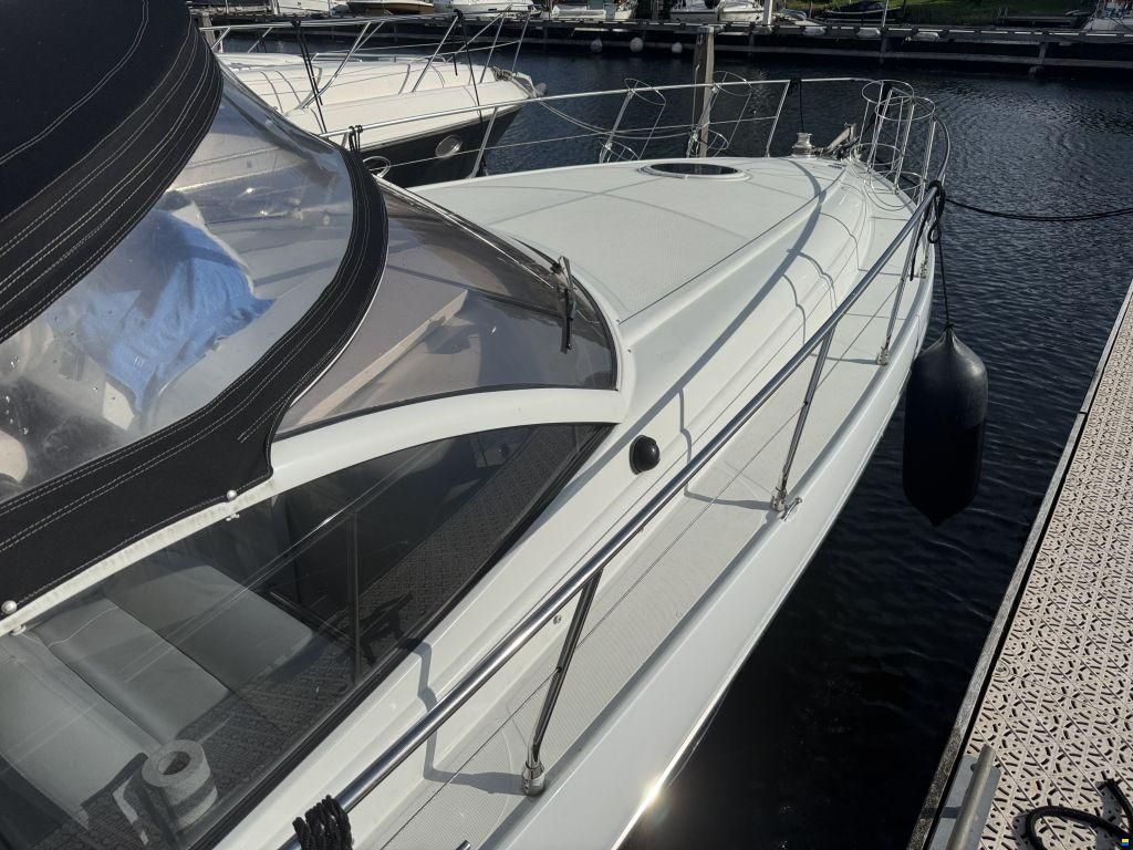 Pershing 37