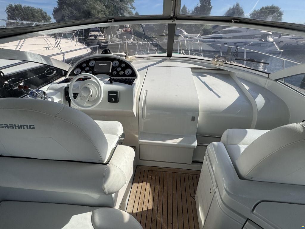 Pershing 37