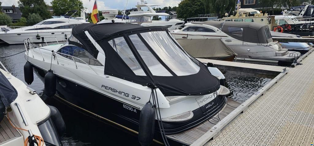 Pershing 37