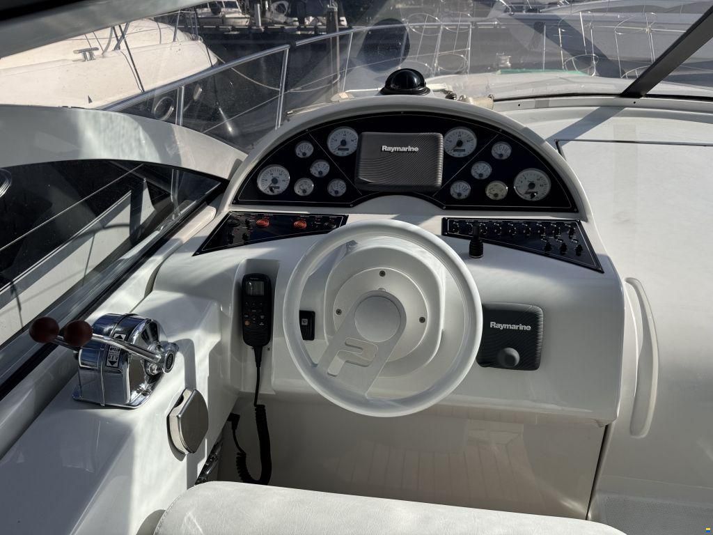 Pershing 37