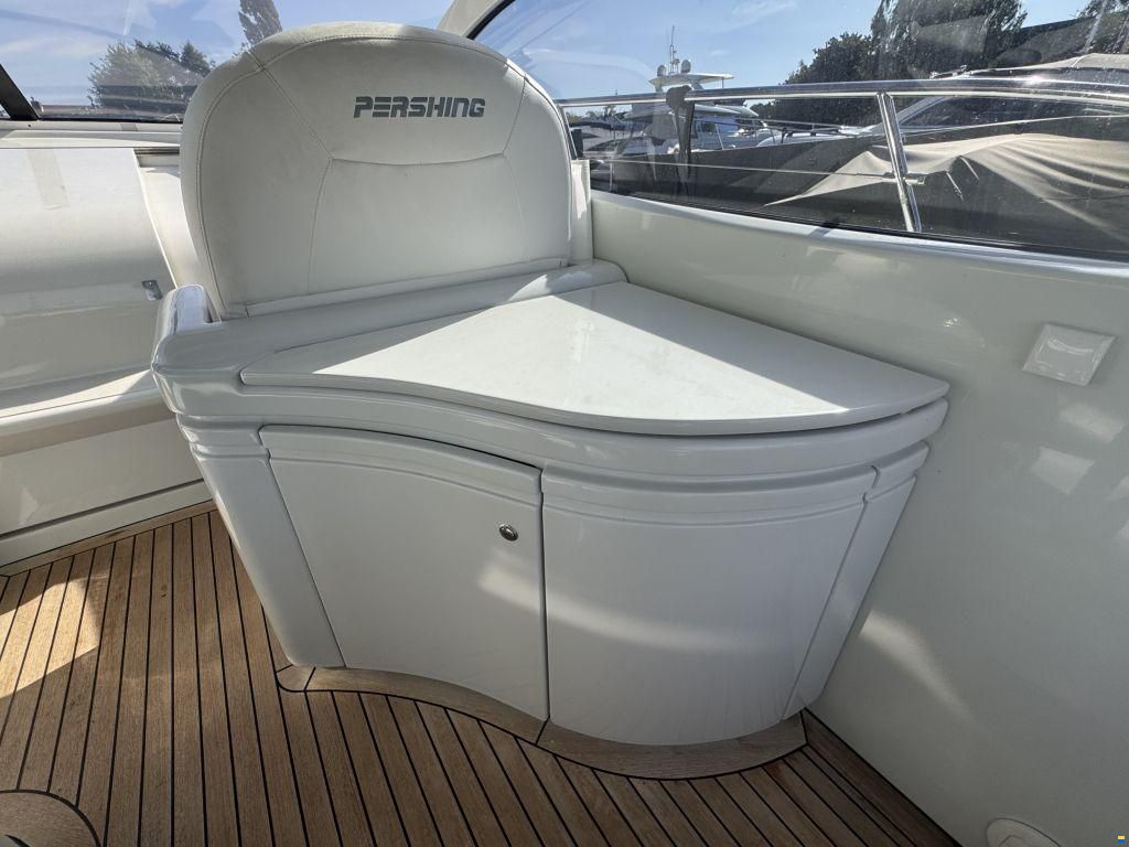 Pershing 37