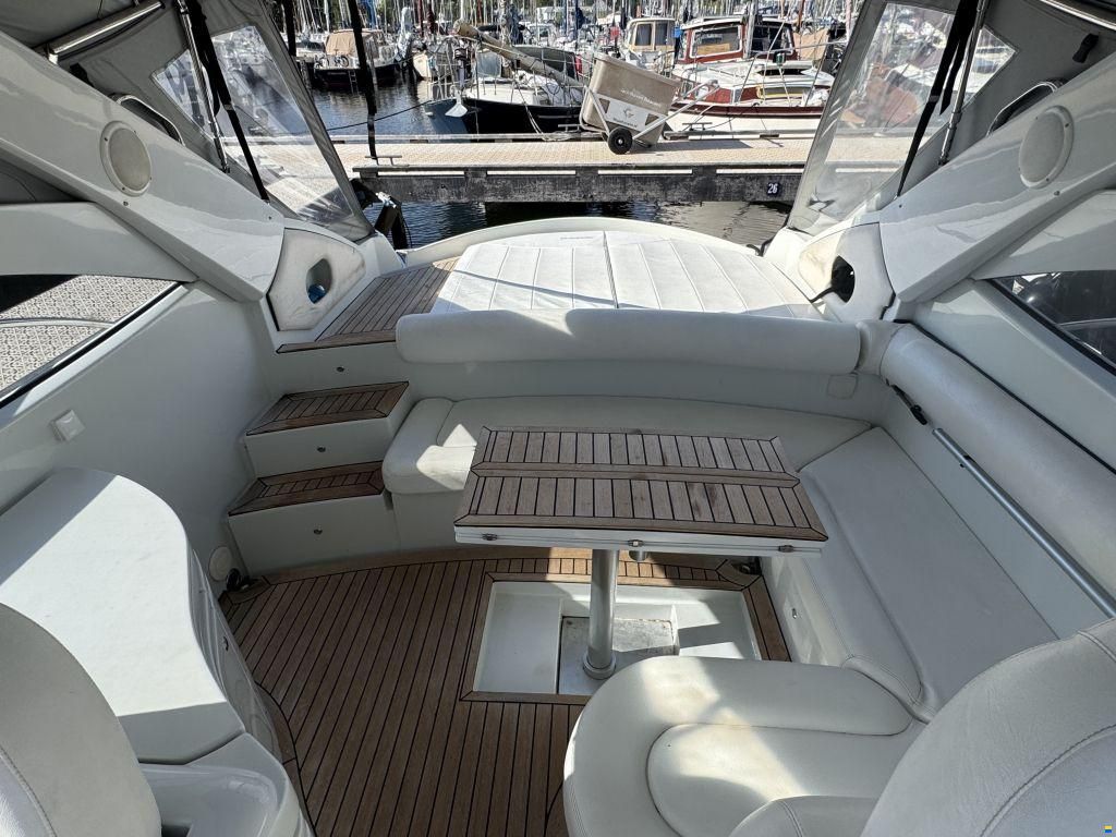 Pershing 37