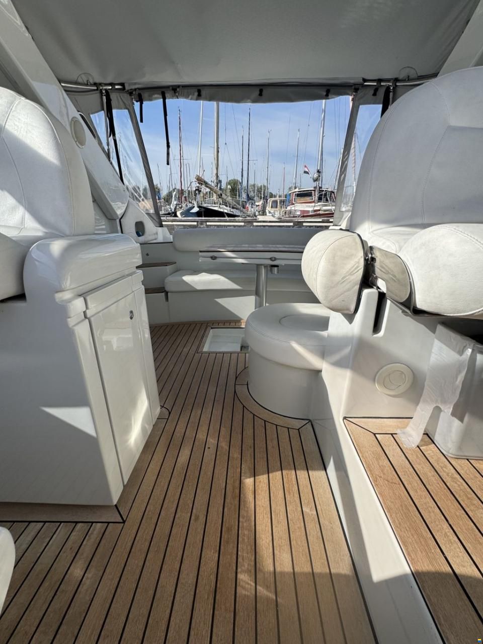Pershing 37