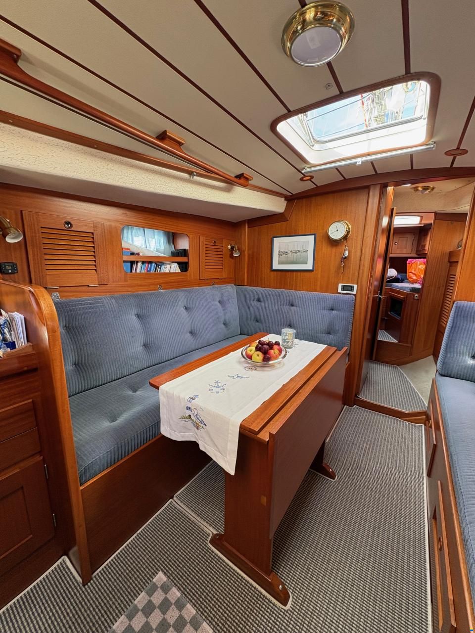 Hallberg-Rassy 352
